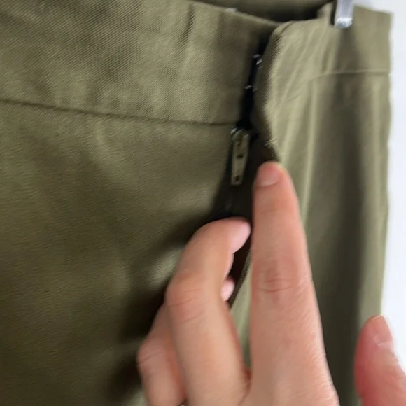 Everlane Cotton Tapered Cropped Dress Pants - Picture 4 of 8